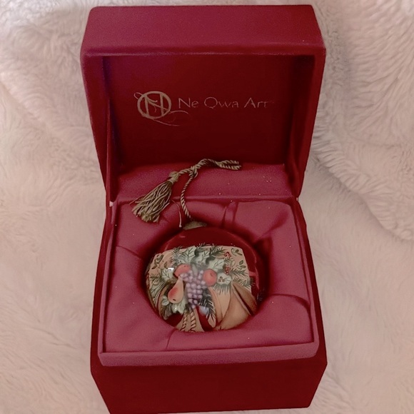 Ne’ Qwa Art Joys of Christmas ornament artist Susan Winget New in original box - Picture 11 of 11